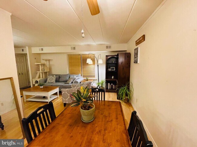 Building Photo - 201 Village Walk