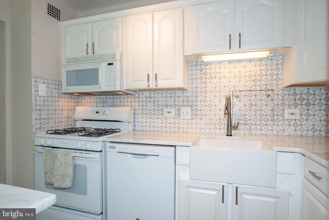 Building Photo - 4501 Arlington Blvd