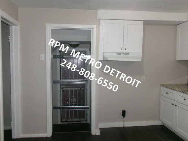 Building Photo - UPDATED COLONIAL HOME IN DETROIT