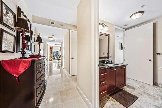 Building Photo - 2401 N Ocean Blvd