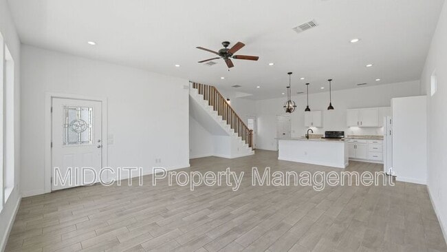 Building Photo - 895 E Mather St