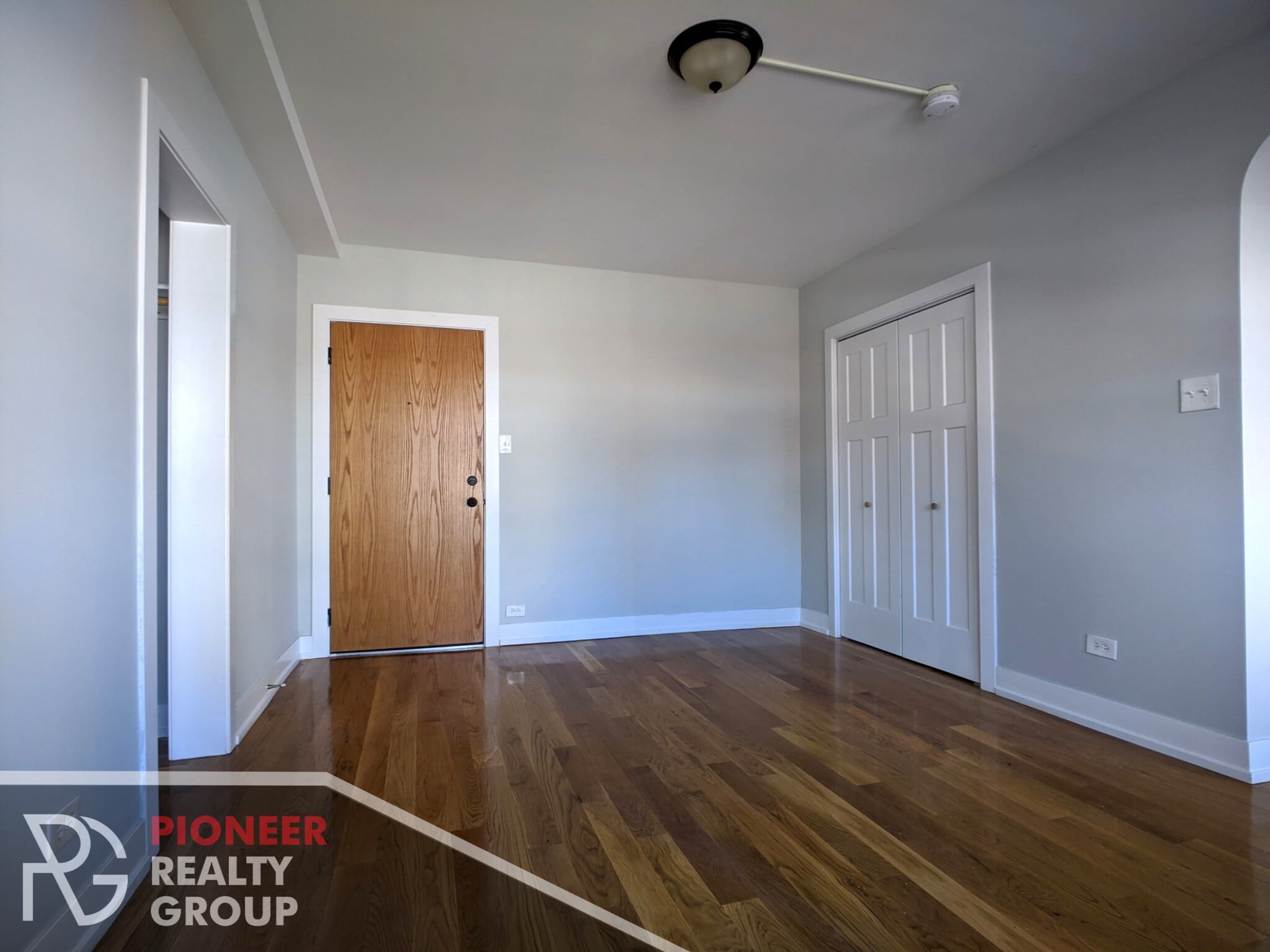 Building Photo - 560 W Arlington