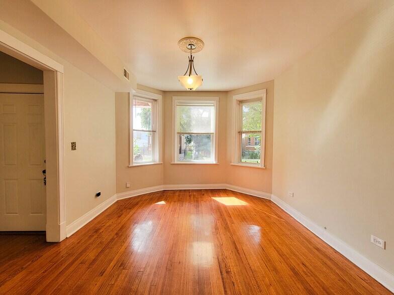 Building Photo - 4226 W Kamerling Ave