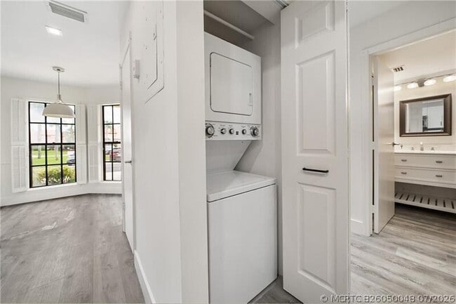 Building Photo - 10300 Hidden Springs Ct