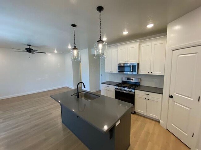 Building Photo - 3 Bed - 2.5 Bath, Newer Construction