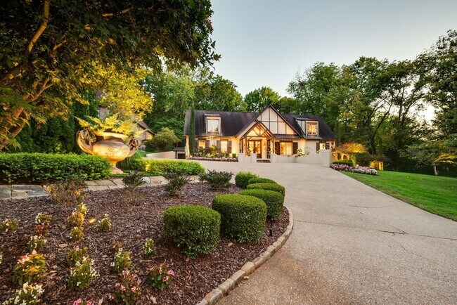 Building Photo - 3807 Harding Pl