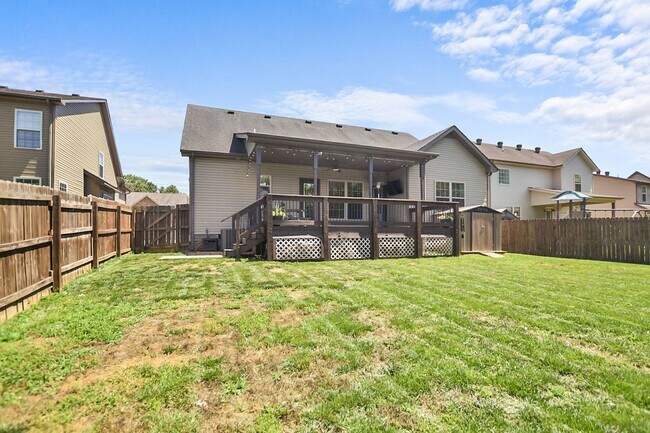 Building Photo - Pet Friendly Three Bedroom with Bonus!