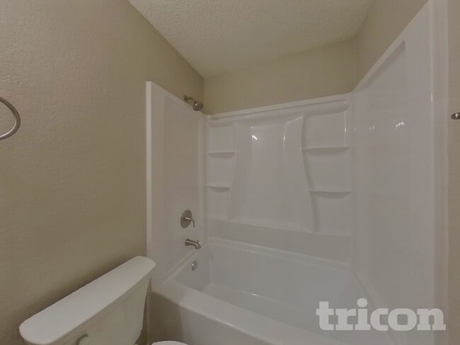 Building Photo - 417 Bryan Dr