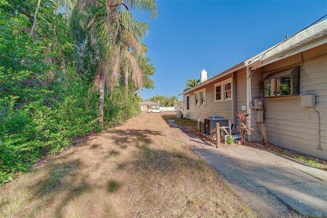 Building Photo - 4642 7th Ave N