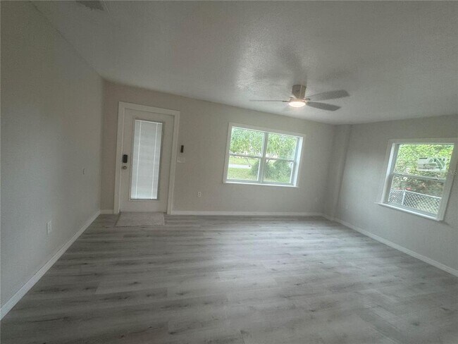 Building Photo - 2549 Olive Ave