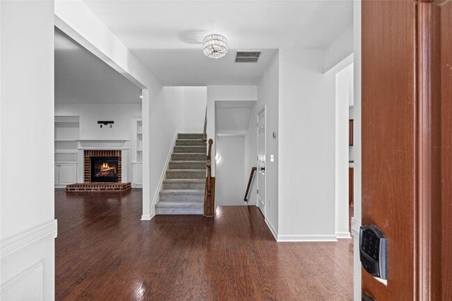 Building Photo - 4228 Laurel Creek Ct SE