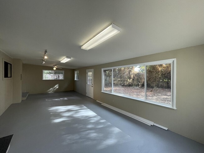 Building Photo - 9384 Lott Rd