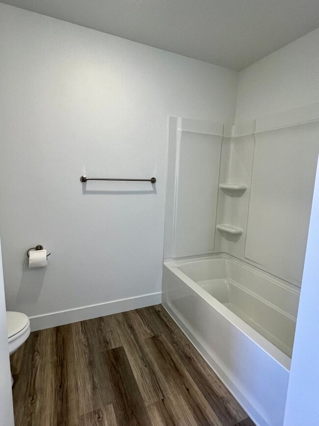 Building Photo - LOVELY TOWNHOME IN SALEM