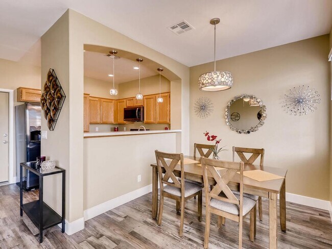 Building Photo - **SHORT TERM GATED LUXURY RENTAL** 3BDRM *2.5 BATH* 2 CAR GARAGE