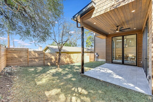 Building Photo - 2401 Trailside Dr