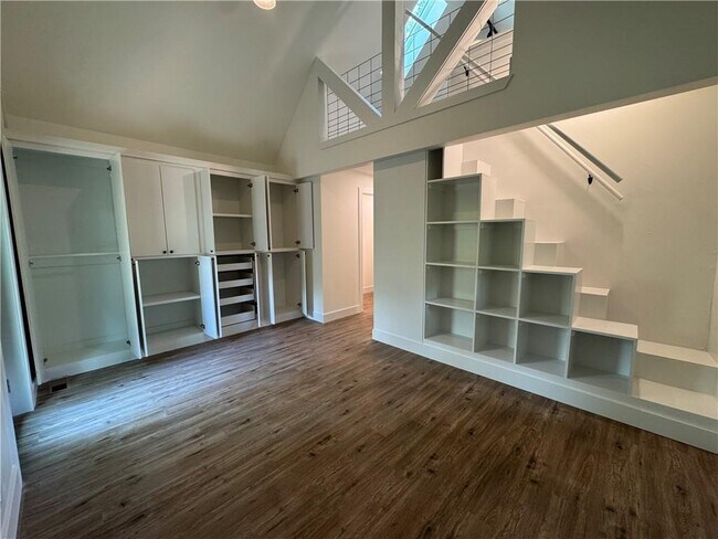 Building Photo - 1111 S Ray Ave