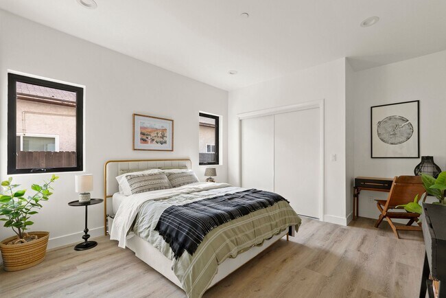 Building Photo - Stunning brand new construction, modern lu...
