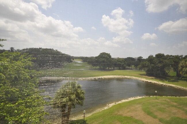 Building Photo - 3510 Oaks Way