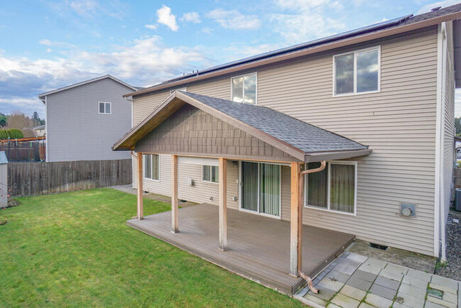 Building Photo - SPACIOUS FIVE BEDROOM HOUSE IN VANCOUVER