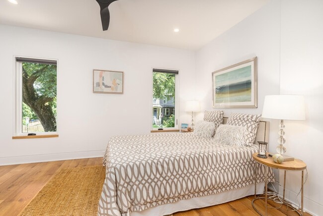 Building Photo - 103 17th St SE