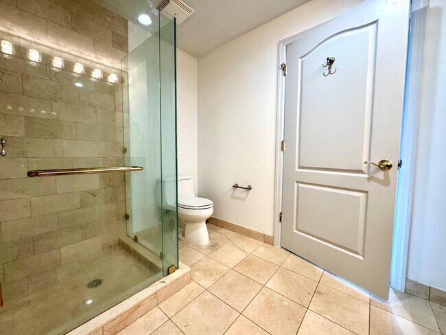 Building Photo - 195 14th St NE