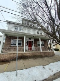 Building Photo - Looking for a cozy and convenient place to...