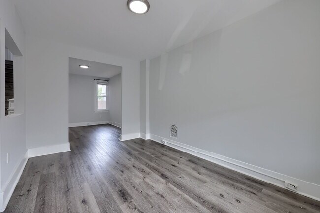 Building Photo - 611 S Prince St