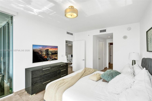 Building Photo - 18201 Collins Ave