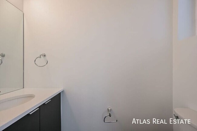 Building Photo - 2016 N Bryant St