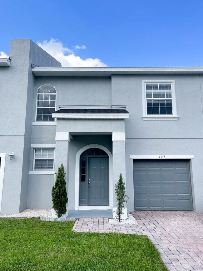 Building Photo - Updated 3 bed 2.5 bath Townhome