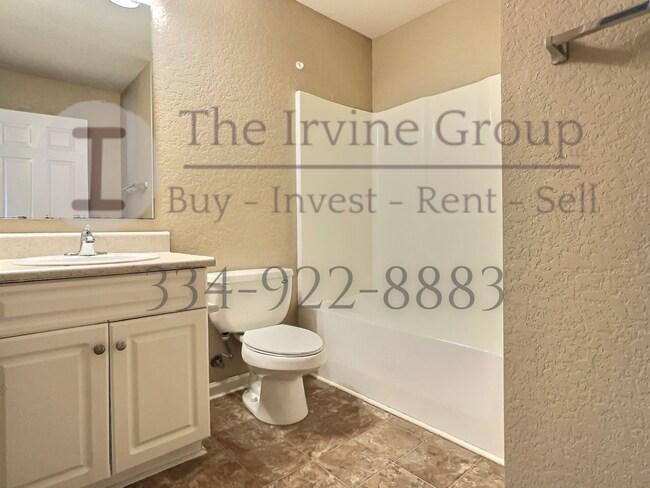 Building Photo - 3 bed 2.5 bath