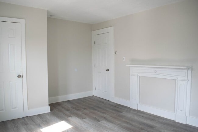 Building Photo - Renovated 3 Bedroom 2 Bathroom Single-Family Home!