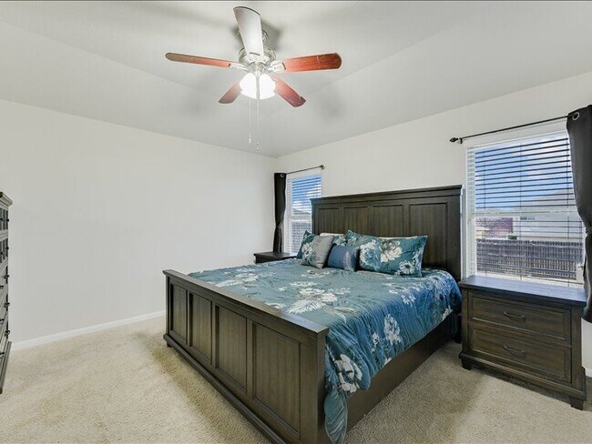 Building Photo - 725 Pinnacle Dr