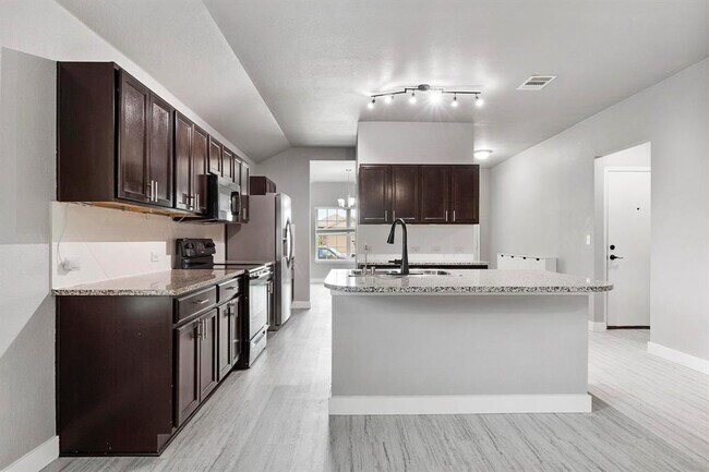 Building Photo - 5712 Montrelia Dr