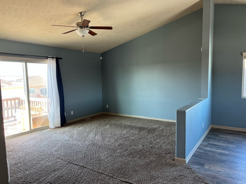 Living Area - 13904 S 42nd Ave
