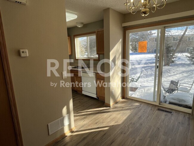 Building Photo - Available August 8 - 2 Bed/1.5 Bath Townhome in Prior Lake