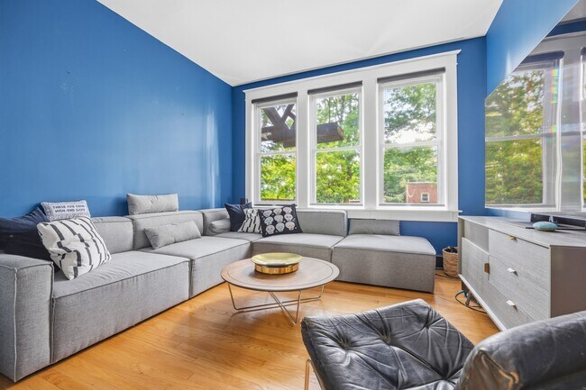 Building Photo - 4132 Roland Ave
