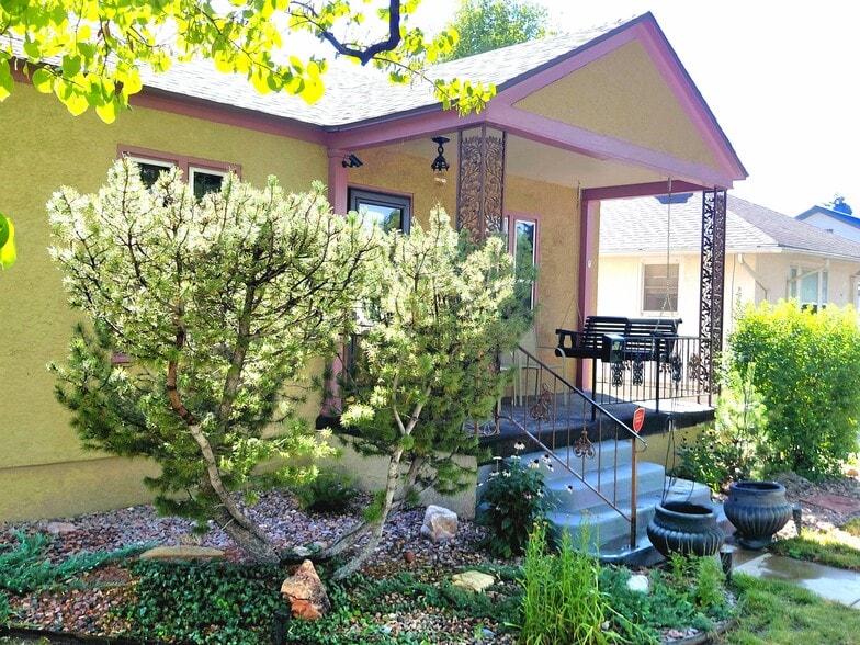 Building Photo - 600 W Orman Ave