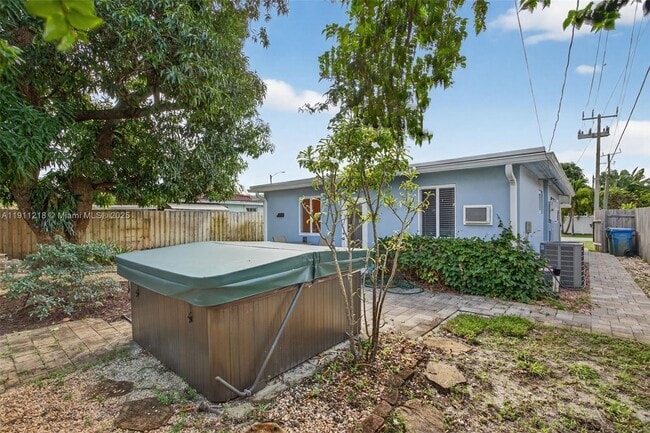 Building Photo - 4820 NE 1st Terrace