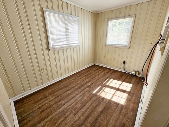 Building Photo - 1200 W Lincoln Ave