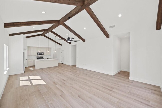 Building Photo - 21679 High Dr