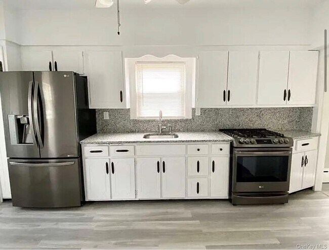 Building Photo - 21 Duane St