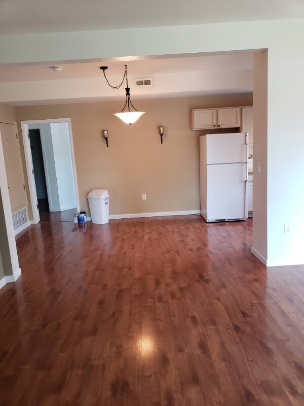 Building Photo - 5225 White Willow Dr