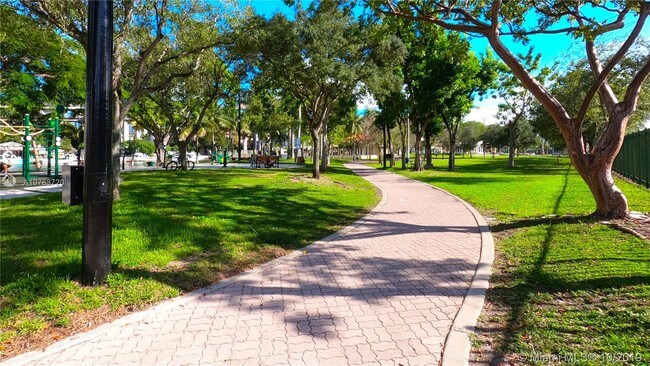 Building Photo - 400 SW 2nd St