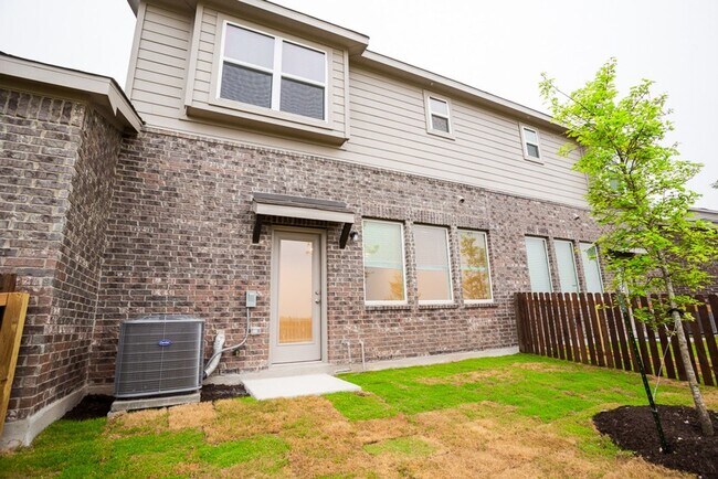 Building Photo - Lock-&-Leave Living in Pflugerville! 3BR T...