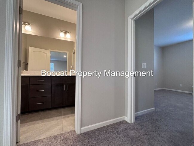 Building Photo - 860 Furlong Dr