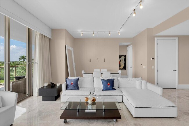Building Photo - 9705 Collins Ave