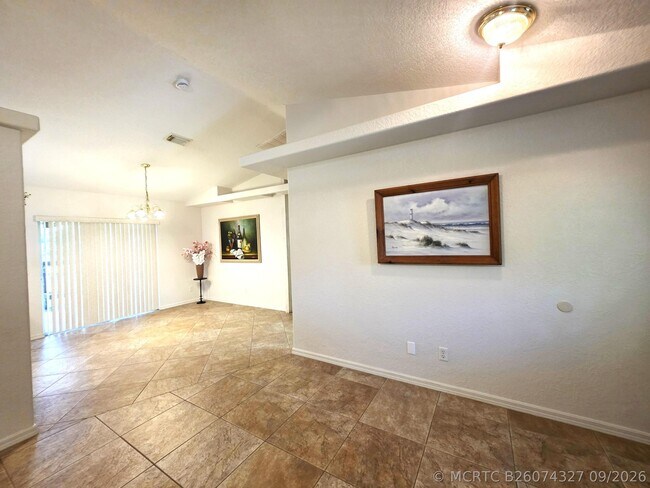 Building Photo - 6707 Coquina Ave