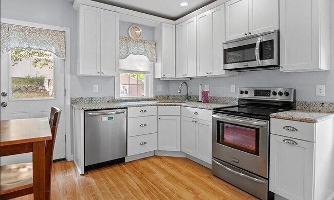 Building Photo - 45 Princeton Rd