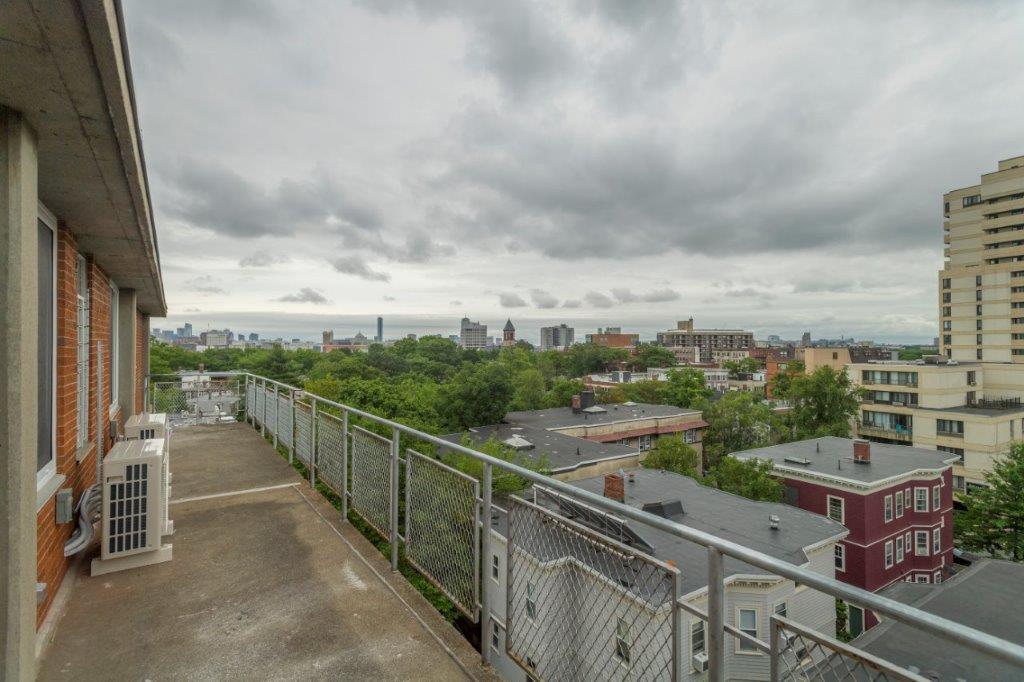 Building Photo - 330 Harvard St